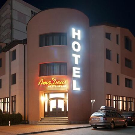 Hotel Amadeus Focşani 外观 照片