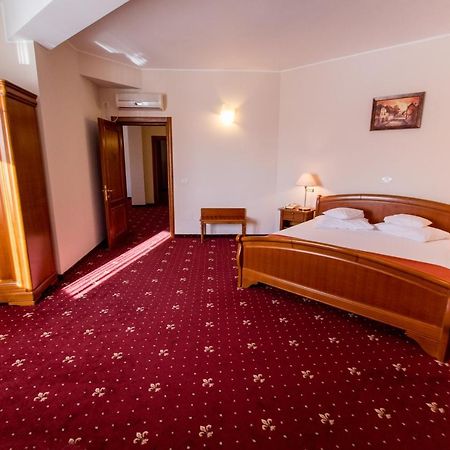 Hotel Amadeus Focşani 外观 照片