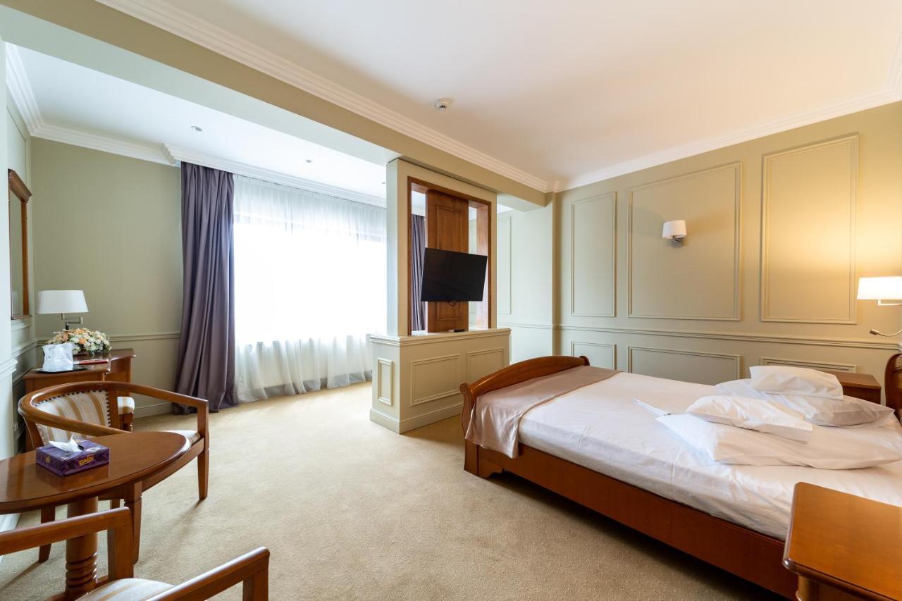 Hotel Amadeus Focşani 外观 照片