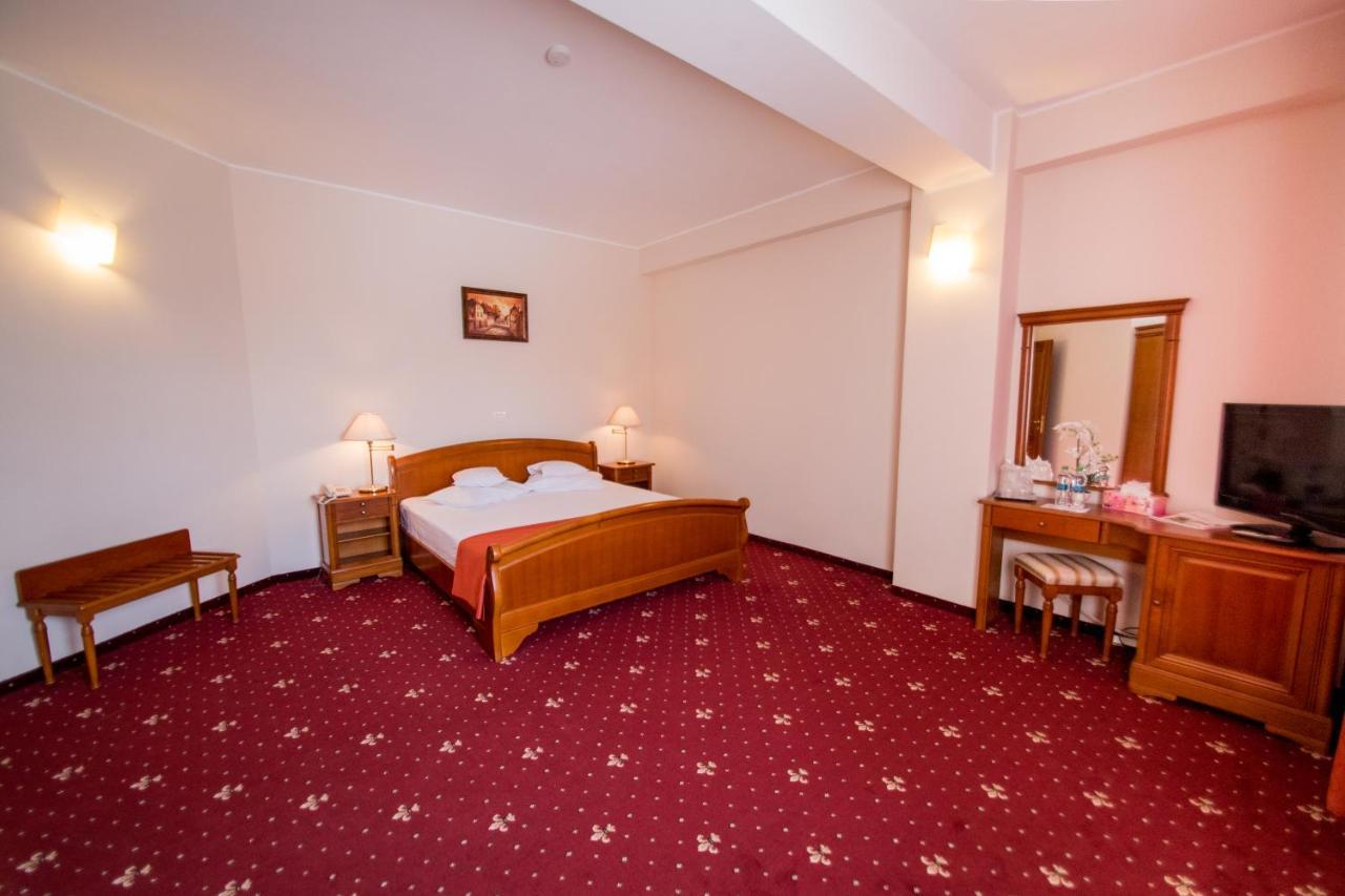 Hotel Amadeus Focşani 外观 照片