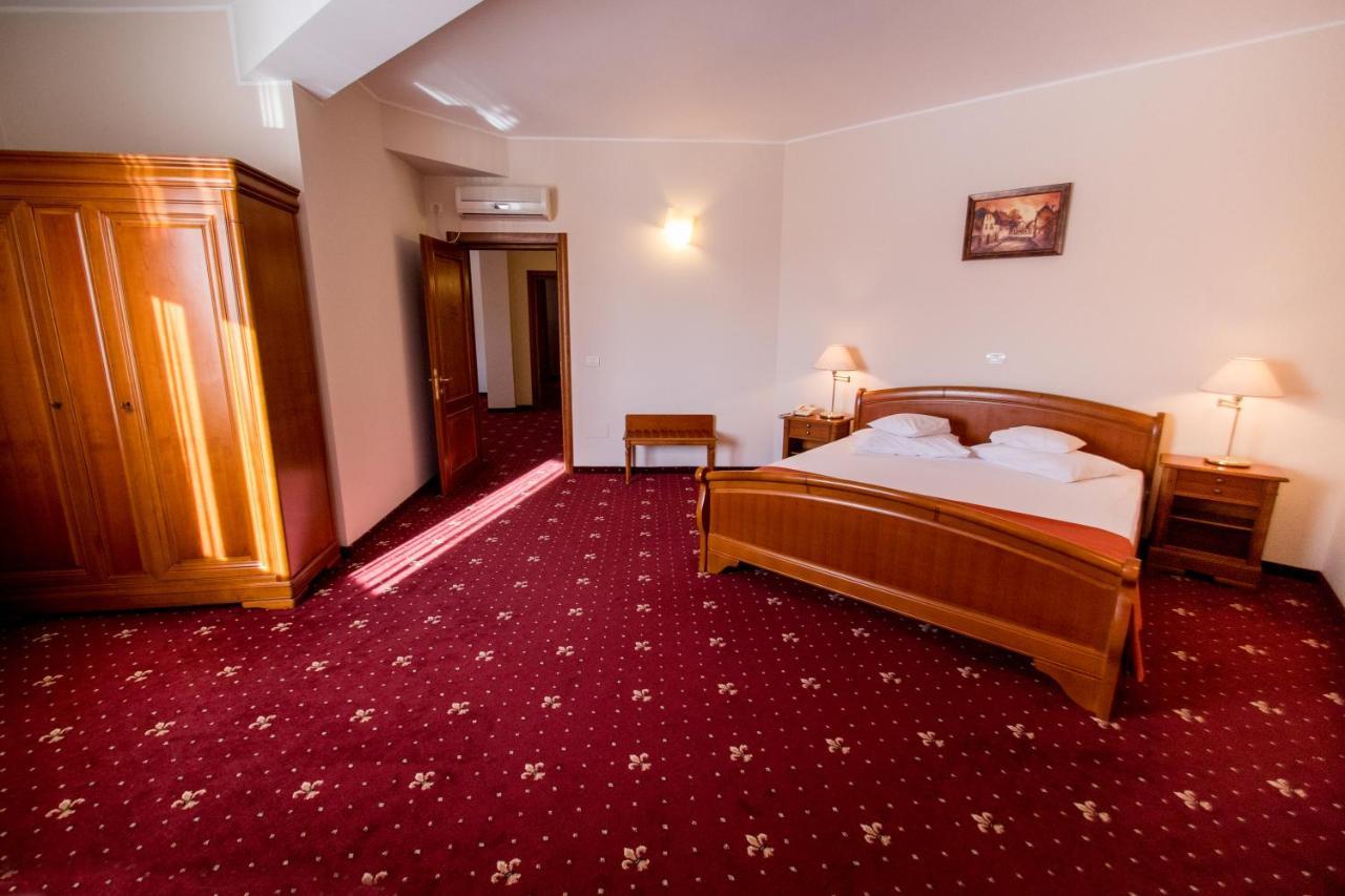 Hotel Amadeus Focşani 外观 照片