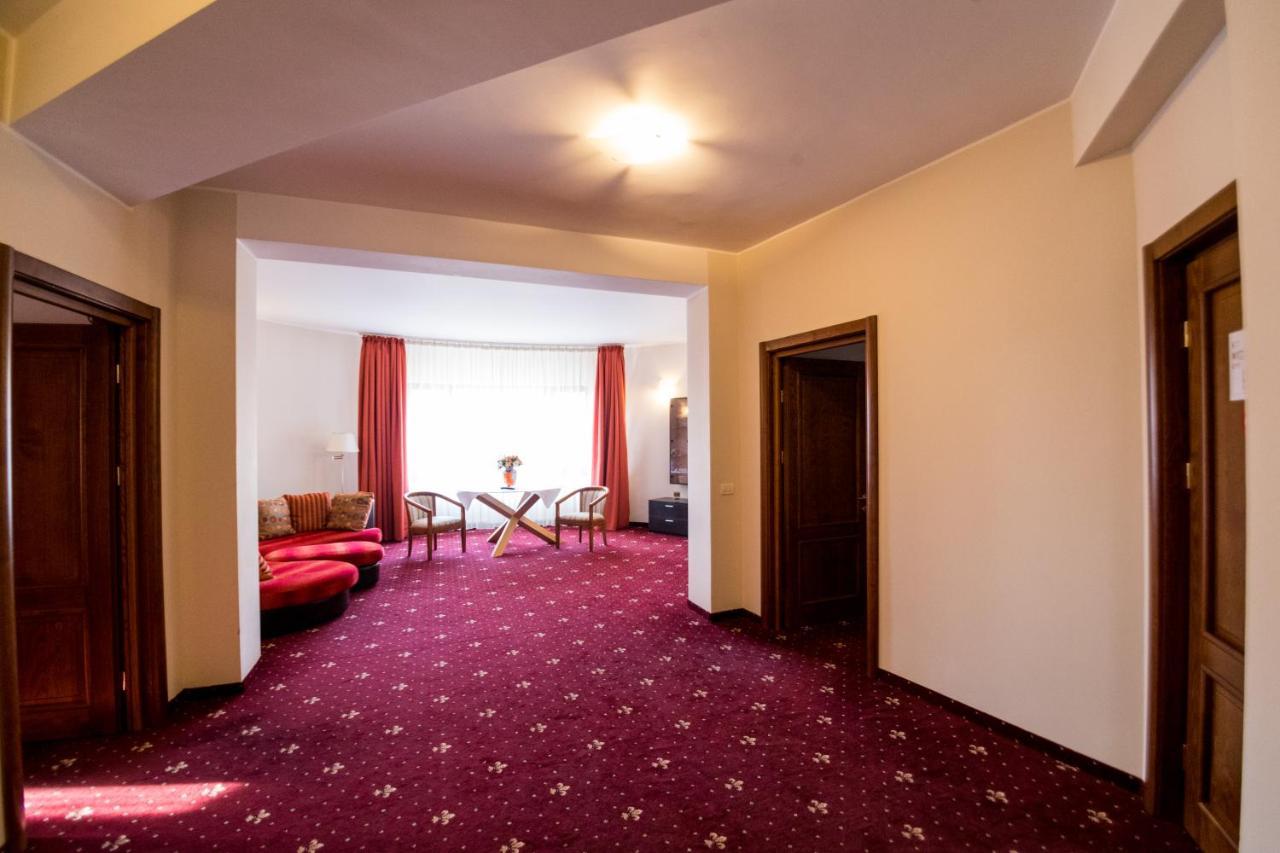 Hotel Amadeus Focşani 外观 照片
