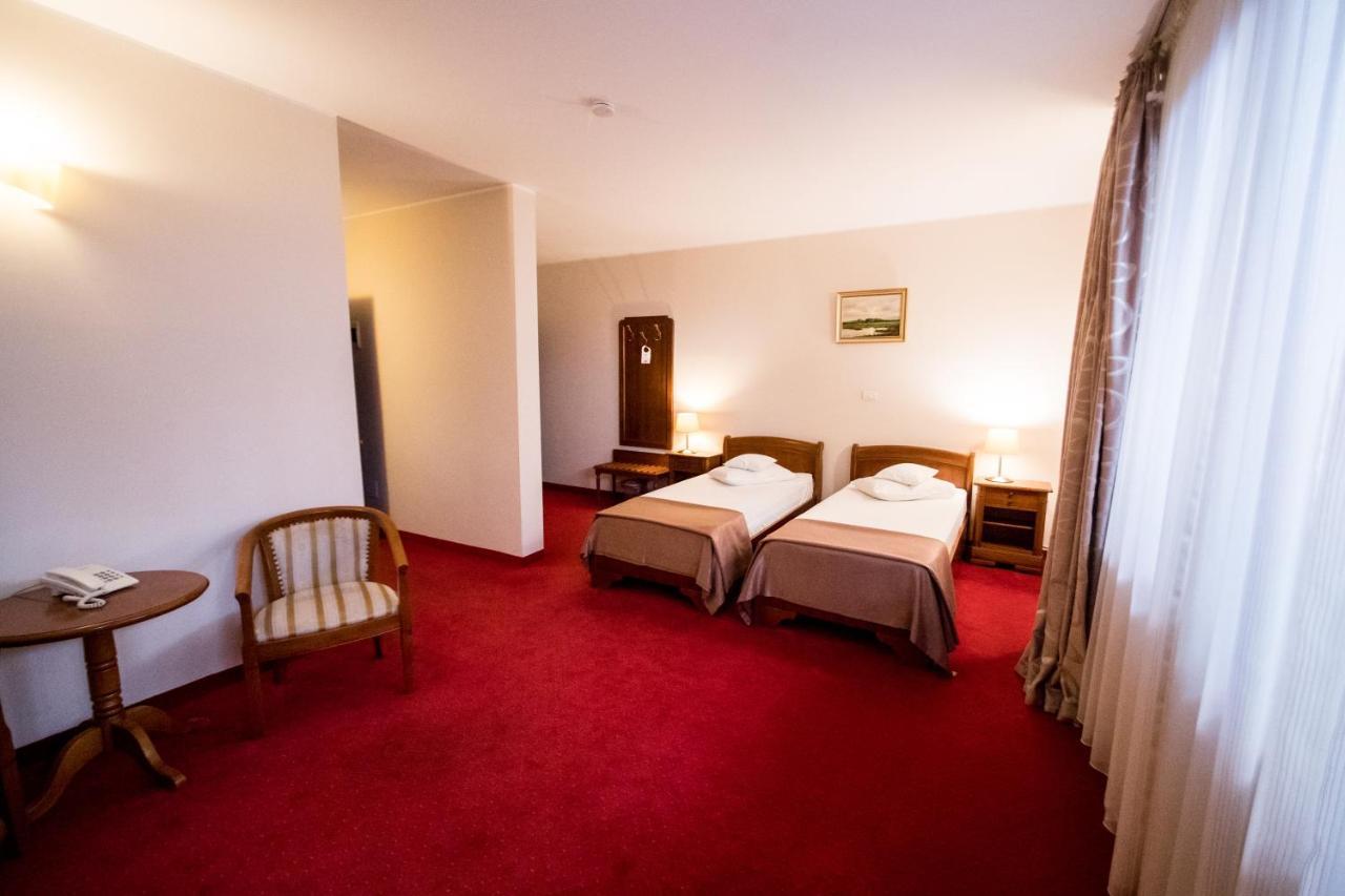 Hotel Amadeus Focşani 外观 照片