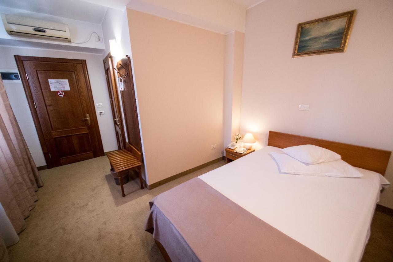 Hotel Amadeus Focşani 外观 照片