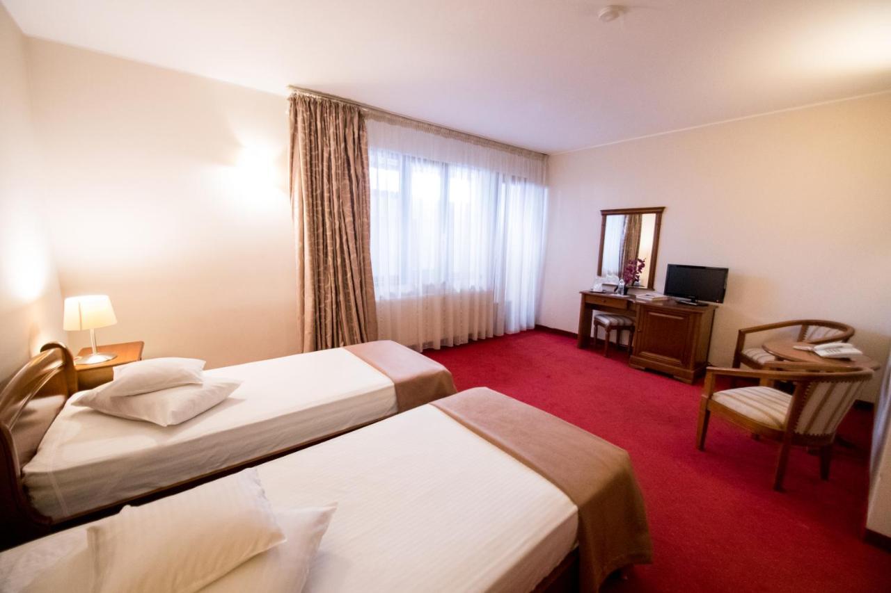 Hotel Amadeus Focşani 外观 照片