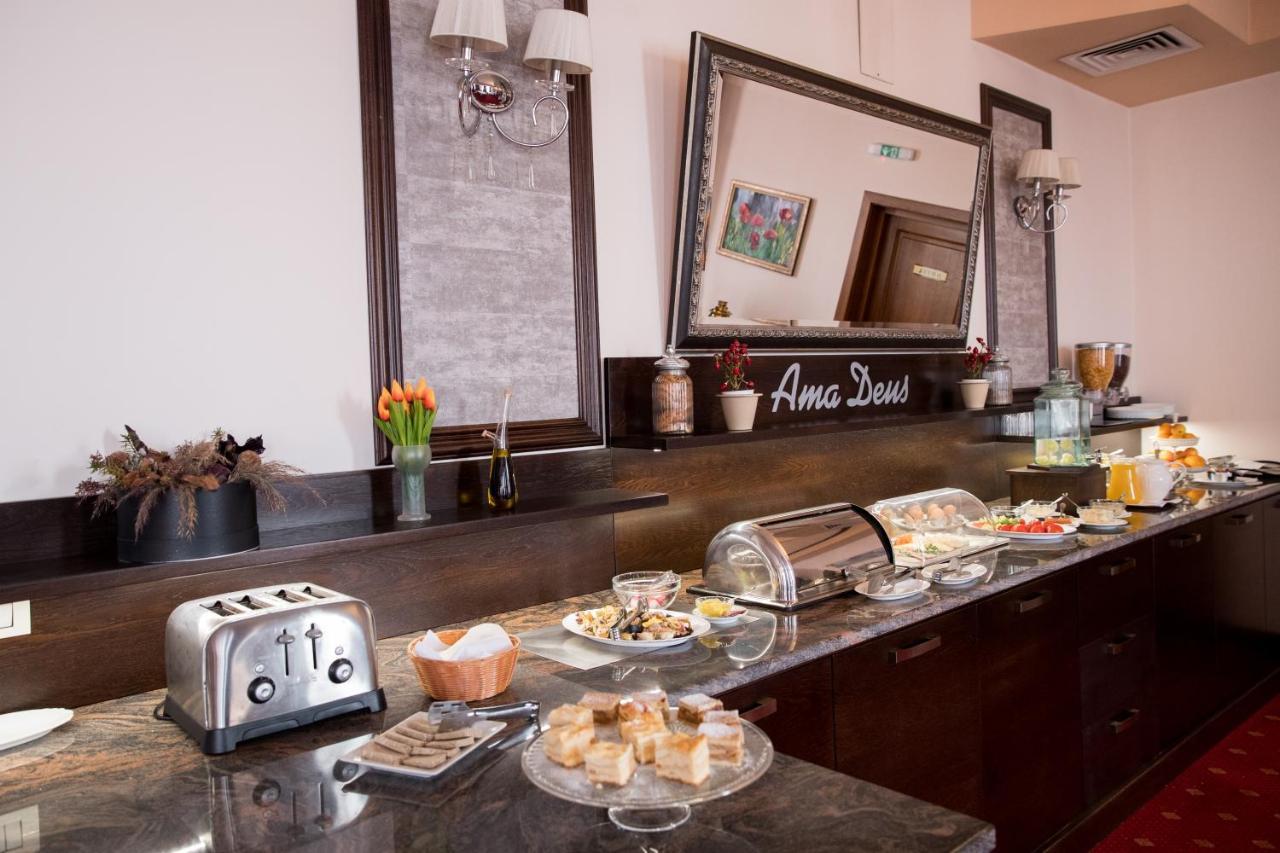 Hotel Amadeus Focşani 外观 照片