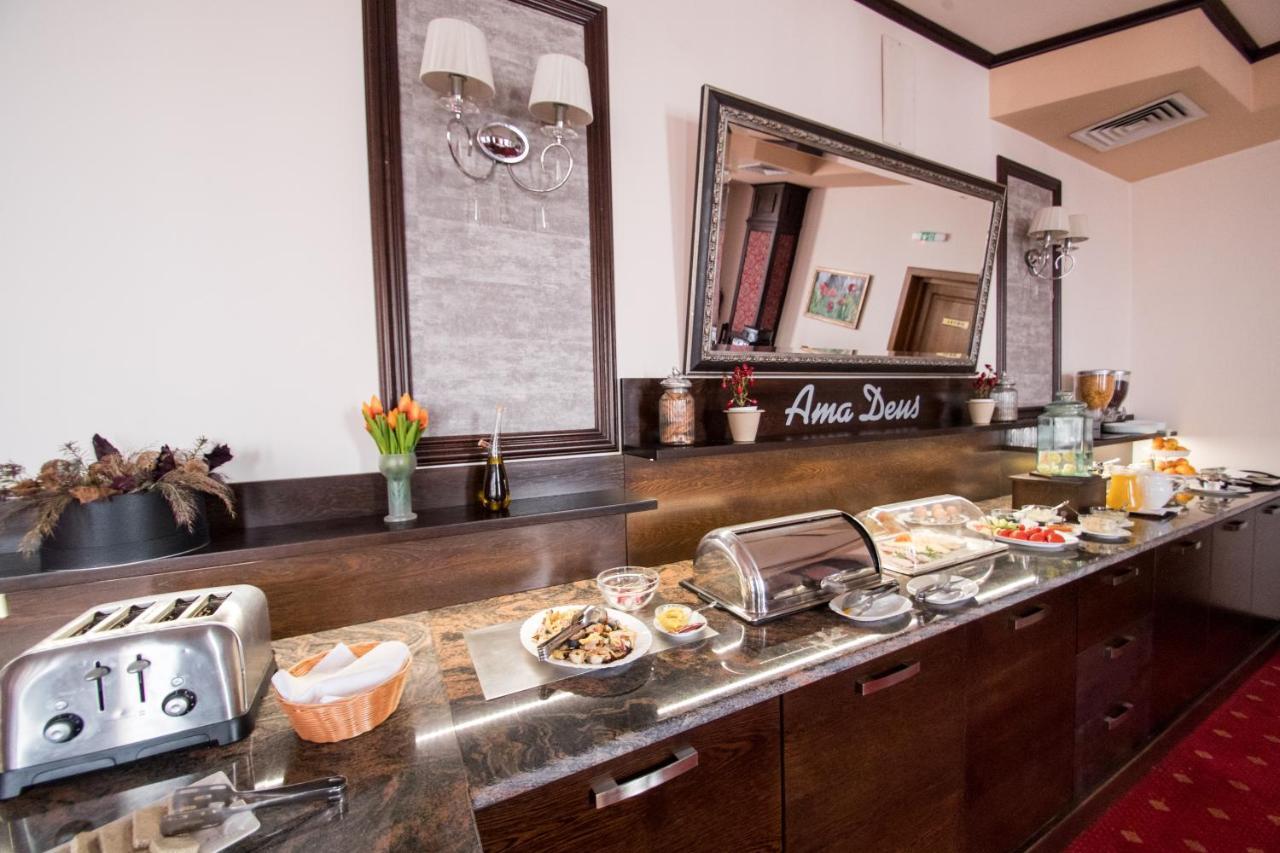 Hotel Amadeus Focşani 外观 照片