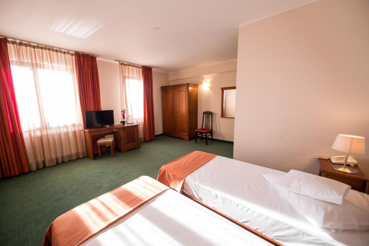 Hotel Amadeus Focşani 外观 照片
